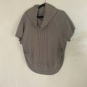 Short sleeve sweater